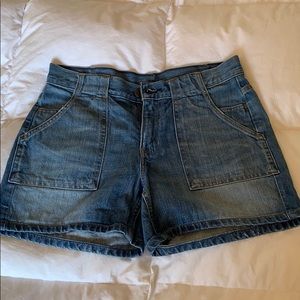 Medium wash Levi’s denim shorts